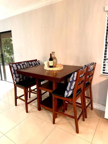 Posezení v ubytování Modern Miami Oversized 3 Bedroom in Central Location