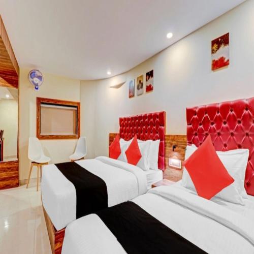 Postel nebo postele na pokoji v ubytování Hotel Elegant - Mohammed Ali Road