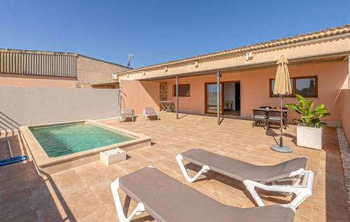 Bazén v ubytování Saraix S'hort nebo v jeho okolí