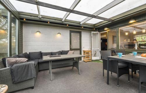 Χώρος καθιστικού στο 2 Bedroom Amazing Home In Kalundborg