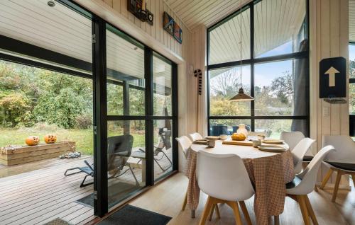 Χώρος καθιστικού στο Stunning Home In Asnæs With Wifi