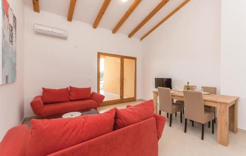 Μια τηλεόραση ή/και κέντρο ψυχαγωγίας στο Lovely Apartment In Starigrad Paklenica