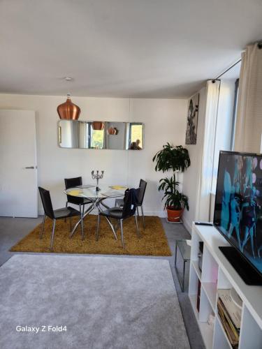 a dining room with a table and chairs at Tower Bridge - Saint Katherine's Dock in London