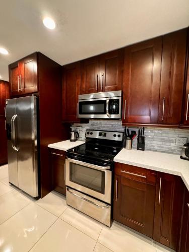 Kuchyň nebo kuchyňský kout v ubytování Modern Miami Oversized 3 Bedroom in Central Location