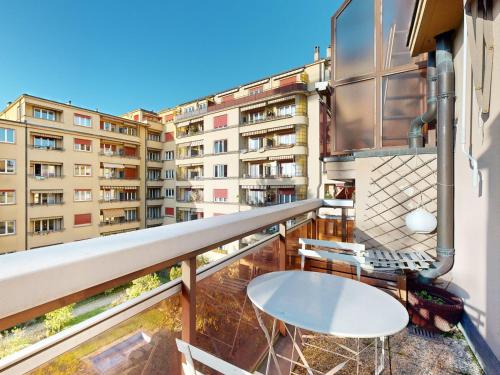 Balkón nebo terasa v ubytování Bright flat in the heart of Lausanne