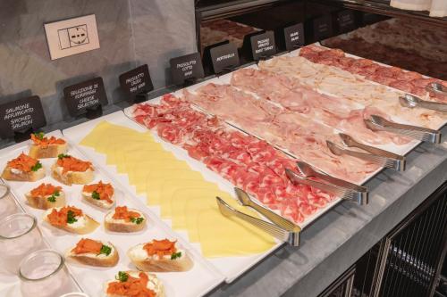 ホテルの敷地内または近くでの食事または食べ物