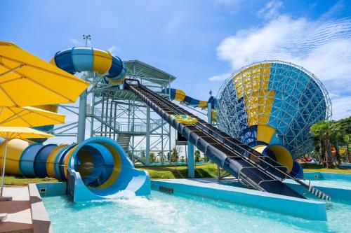 Bazén v ubytování Wonderland Resort Phan Thiet nebo v jeho okolí