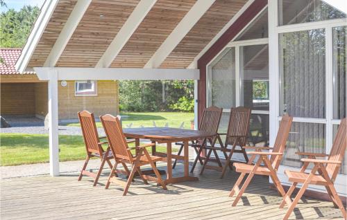Patio nebo venkovní prostory v ubytování Three-Bedroom Holiday Home In Oksbol