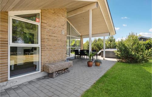 Κήπος έξω από το Gorgeous Home In Tarm With Wifi