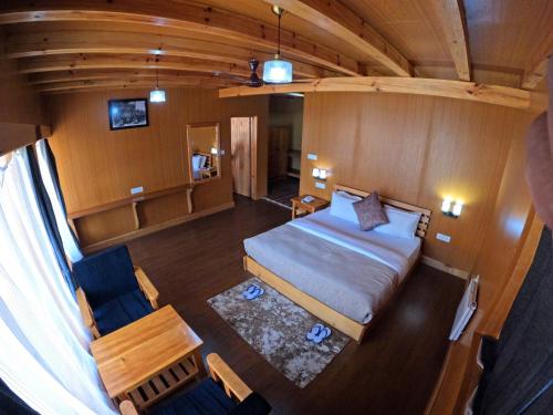 เตียงในห้องที่ Rema Resort