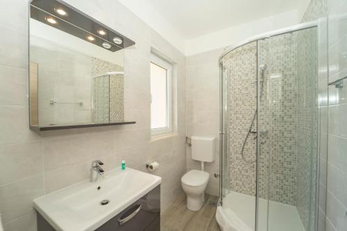 Phòng tắm tại Beachfront Villa Grski Rat Korčula with pool