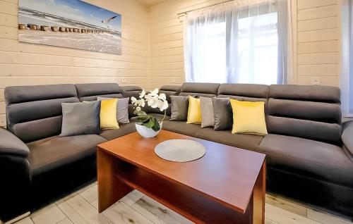 Χώρος καθιστικού στο Beautiful Home In Mielenko With Wifi