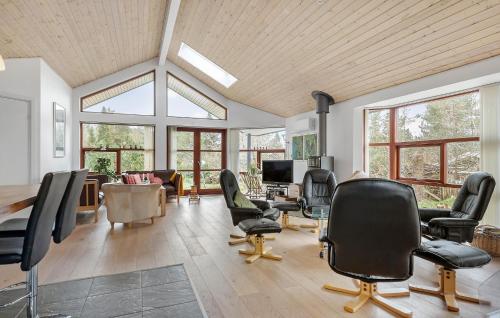 a living room with a lot of chairs and a tv at 3 Bedroom Cozy Home In Silkeborg in Silkeborg