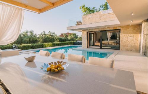 Stunning Home In Privlaka With Sauna