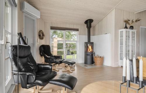 Et opholdsområde på Beautiful Home In Nordborg With Wifi