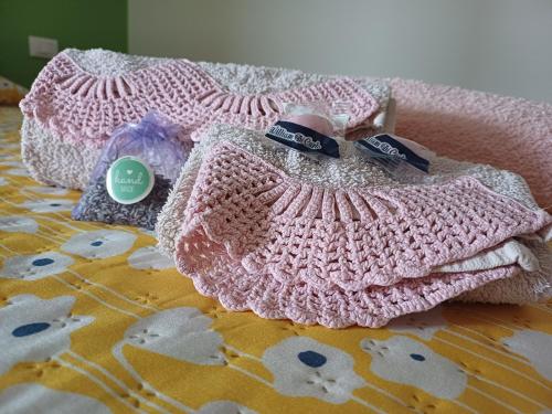 a pink knitted dress on a bed at Villa MARGHERITA in Pratola Peligna