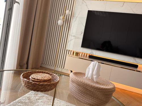Телевизор и/или развлекательный центр в Apartament Paryska