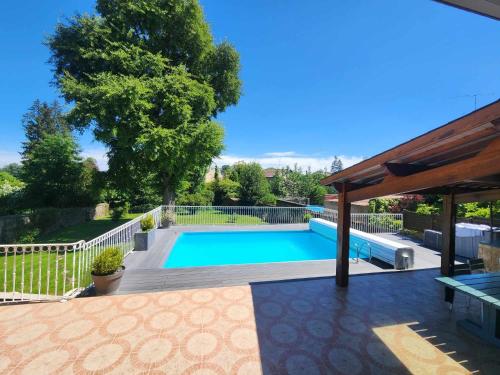 Photo de la galerie de l'établissement Gîte des 40 écus - Maison de maître 10 personnes, à Grandpré