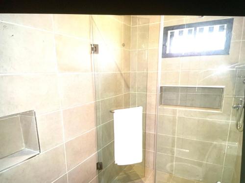 Un baño de 3 bed Maissoinet Smart home in Lekki Phase 1