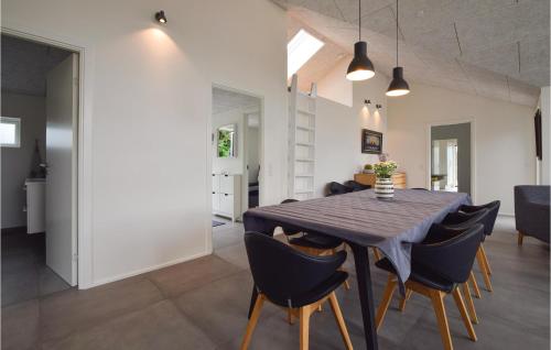 a dining room with a table and chairs at Lovely Home In Juelsminde With Wifi in Juelsminde