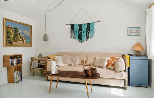 a living room with a couch and a table at Stunning Home In Askø With Kitchen in Askø