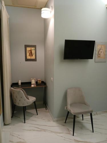 a room with a desk and a chair and a television at Dea Estia Alloggio Turistico in Tuscania