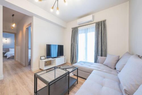 Modern & Spacious 2 Bedroom Apartment with Rooftop Acropolis View Access