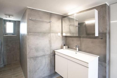 The Penthouse Private Jacuzzi & Lycabettus View