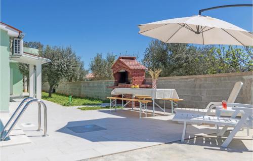 Four-Bedroom Holiday Home In Fazana