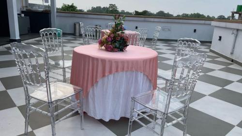 The Dibrugarh Addressにあるバルコニーまたはテラス