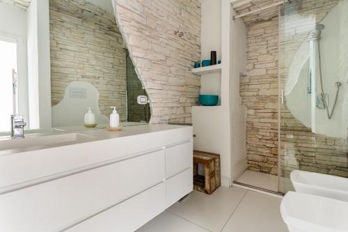 a bathroom with a white sink and a mirror at Port 5 min-Close to Beach Summer Design Wi-Fi in Ischia