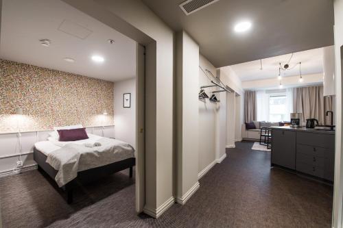 Ένα ή περισσότερα κρεβάτια σε δωμάτιο στο Forenom Aparthotel Turku