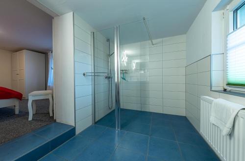 Koupelna v ubytování Graureiher - Gemütliche Ferienwohnung mit Sauna, Bootsverleih & Naturerlebnis