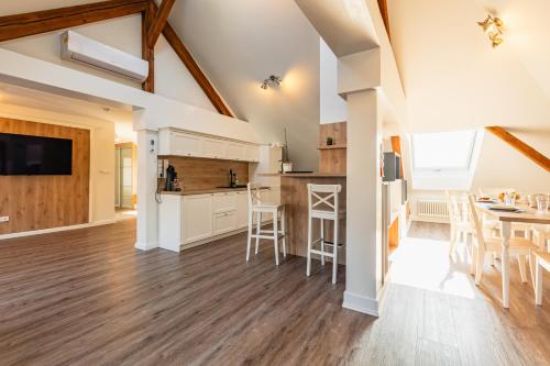 a kitchen and living room with a table and chairs at Die Sonne Nollingen in Nollingen