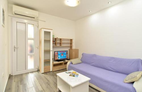 Lovely flat just steps from the beach