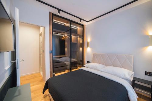 Legacy Apartment - Modern Stay with Parking