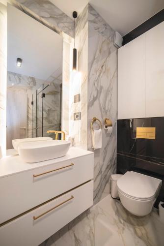 Legacy Apartment - Modern Stay with Parking