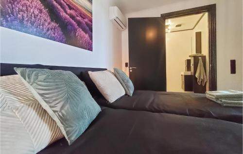Χώρος καθιστικού στο Cozy Home In Den Ham With Kitchen