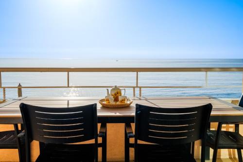 Photo de la galerie de l'établissement Appartement Menton vue mer, à Menton