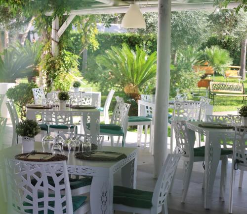 Κήπος έξω από το Hotel Park Victoria