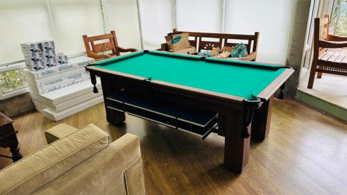 Biliár nebo kulečník v ubytování ILHABEACH HOUSE São Sebastião