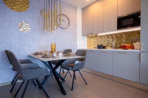 a kitchen with a table and chairs in a room at INTEMPO SKY RESORT in BENIDORM TOP PREMIUM APARTAMENTS in Benidorm