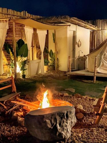 Taman di luar Khao Poon Camping