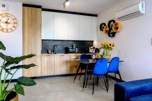 Η κουζίνα ή μικρή κουζίνα στο Vegas - Apartament Plaza Tower - Targi Kielce - Faktura VAT - INVOICE - Air Condition
