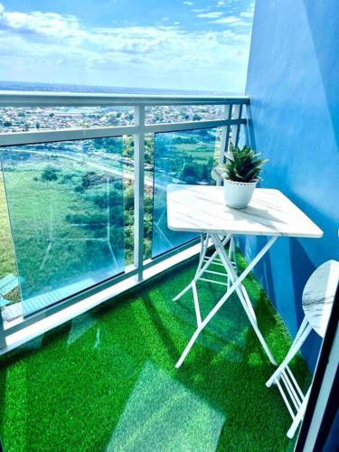 Un balcón o terraza de Studio Suite Azure Pampanga
