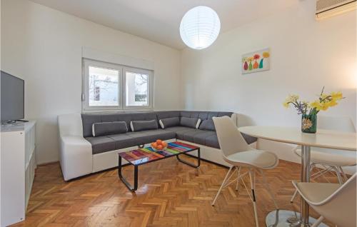 Two-Bedroom Apartment In Fazana
