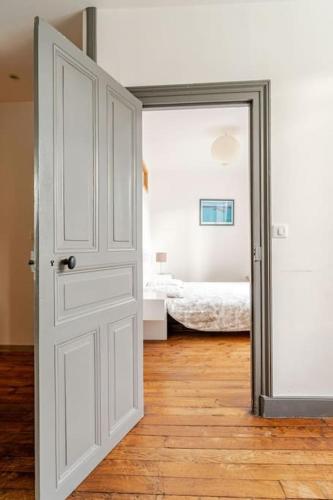 Кровать или кровати в номере Bel appartement dans le centre historique avec wi-fi et toutes les commodités