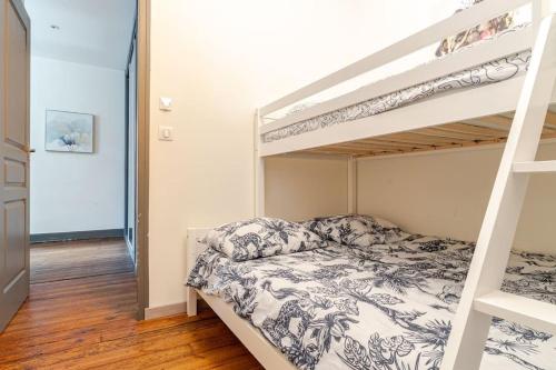 Кровать или кровати в номере Bel appartement dans le centre historique avec wi-fi et toutes les commodités