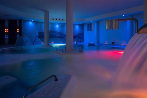 Бассейн в Exe Estepona Thalasso & Spa- Adults Only или поблизости