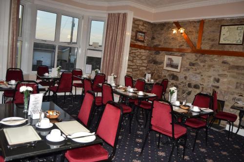 A restaurant or other place to eat at City Inn 